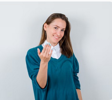 Formatrice saluant stagiaire PSH